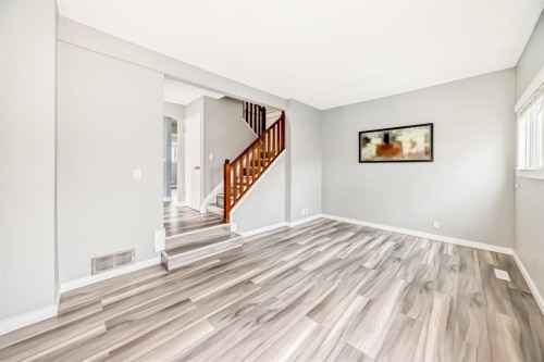 41-5520 1 Avenue Se, Calgary, AB - Indoor Photo Showing Other Room