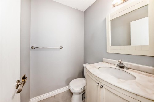 41-5520 1 Avenue Se, Calgary, AB - Indoor Photo Showing Bathroom