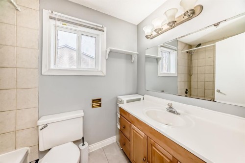 41-5520 1 Avenue Se, Calgary, AB - Indoor Photo Showing Bathroom