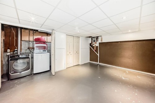 41-5520 1 Avenue Se, Calgary, AB - Indoor Photo Showing Laundry Room