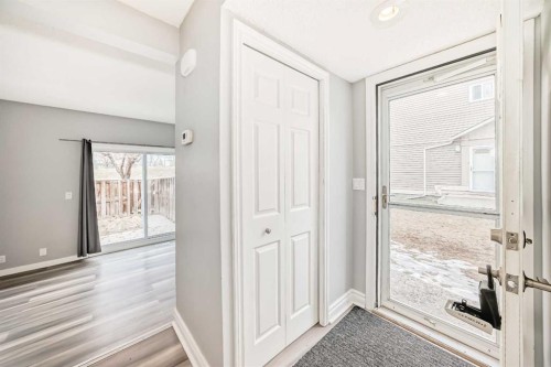 41-5520 1 Avenue Se, Calgary, AB - Indoor Photo Showing Other Room