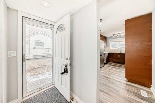 41-5520 1 Avenue Se, Calgary, AB - Indoor Photo Showing Other Room