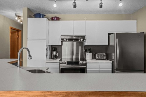 12-9 Blackrock Crescent West, Canmore, AB - Indoor Photo Showing Kitchen With Upgraded Kitchen
