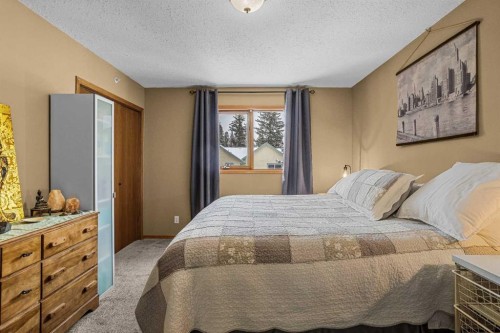 12-9 Blackrock Crescent West, Canmore, AB - Indoor Photo Showing Bedroom