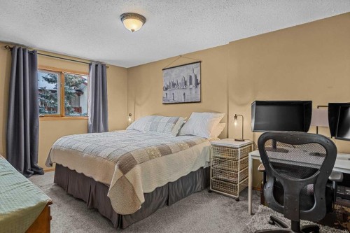 12-9 Blackrock Crescent West, Canmore, AB - Indoor Photo Showing Bedroom
