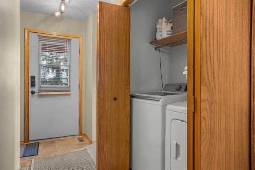 12-9 Blackrock Crescent West, Canmore, AB - Indoor Photo Showing Laundry Room