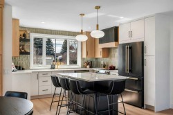 959 Parkwood Way SE Calgary, AB T2J 3V4