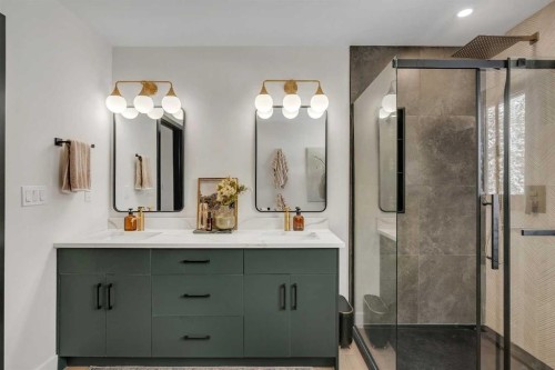 2416 Palliser Drive Sw, Calgary, AB - Indoor Photo Showing Bathroom