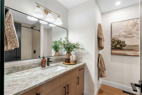 2416 Palliser Drive Sw, Calgary, AB - Indoor Photo Showing Bathroom