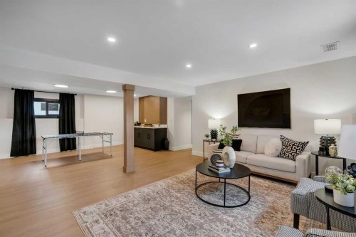 2416 Palliser Drive Sw, Calgary, AB - Indoor Photo Showing Living Room