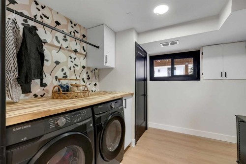 2416 Palliser Drive Sw, Calgary, AB - Indoor Photo Showing Laundry Room