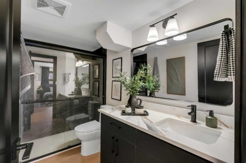 2416 Palliser Drive Sw, Calgary, AB - Indoor Photo Showing Bathroom