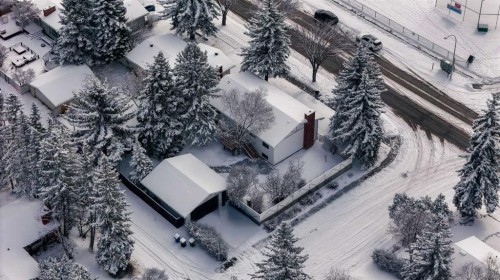 2416 Palliser Drive Sw, Calgary, AB - Outdoor