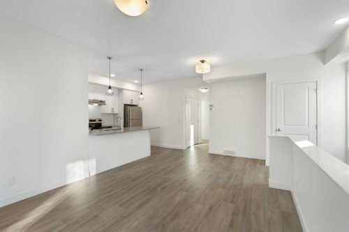 404-24 Rivercrest Drive, Cochrane, AB - Indoor Photo Showing Kitchen