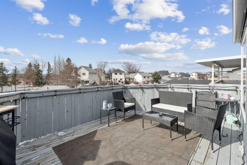 194 Martinglen Way Ne, Calgary, AB - Outdoor