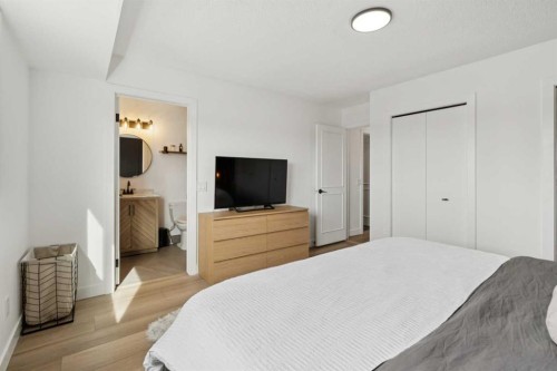 194 Martinglen Way Ne, Calgary, AB - Indoor Photo Showing Bedroom