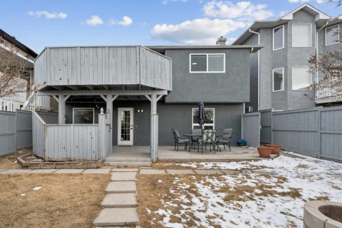 194 Martinglen Way Ne, Calgary, AB - Outdoor