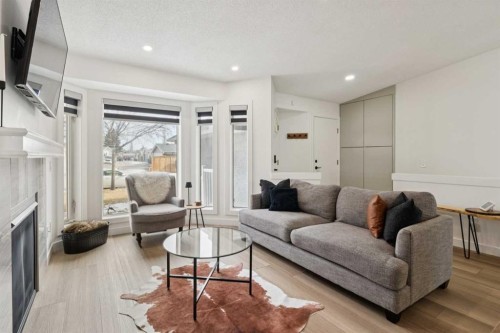 194 Martinglen Way Ne, Calgary, AB - Indoor Photo Showing Living Room