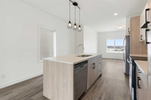 1701-24 Rivercrest Drive, Cochrane, AB - Indoor Photo Showing Kitchen