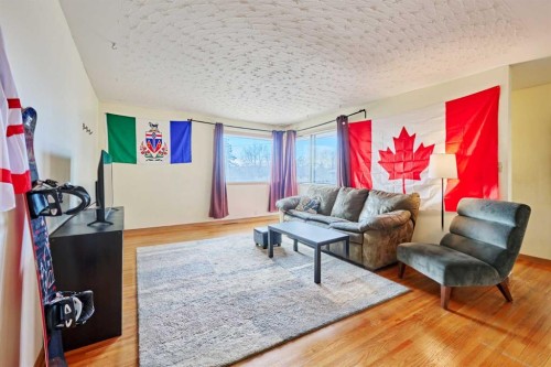 28 Cornell Place Nw, Calgary, AB - Indoor Photo Showing Living Room