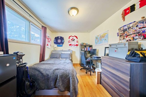28 Cornell Place Nw, Calgary, AB - Indoor Photo Showing Bedroom