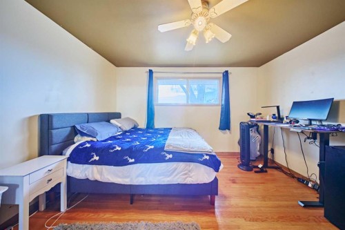 28 Cornell Place Nw, Calgary, AB - Indoor Photo Showing Bedroom