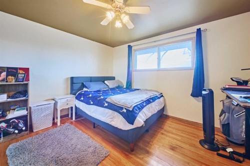 28 Cornell Place Nw, Calgary, AB - Indoor Photo Showing Bedroom