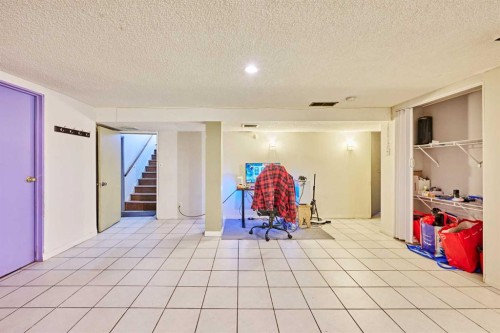 28 Cornell Place Nw, Calgary, AB - Indoor Photo Showing Other Room