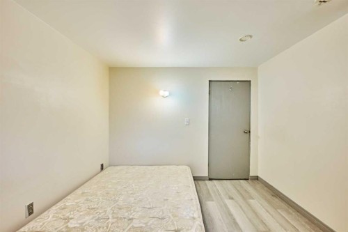 28 Cornell Place Nw, Calgary, AB - Indoor Photo Showing Bedroom