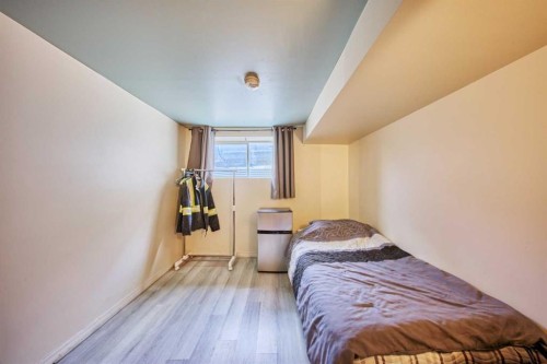 28 Cornell Place Nw, Calgary, AB - Indoor Photo Showing Bedroom