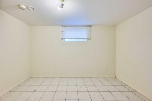 28 Cornell Place Nw, Calgary, AB - Indoor Photo Showing Other Room