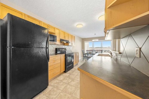 91 Bridlecrest Street Sw, Calgary, AB - Indoor Photo Showing Kitchen