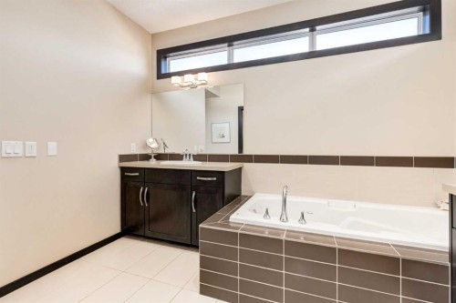 80 Auburn Springs Boulevard Se, Calgary, AB - Indoor Photo Showing Bathroom