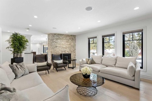 10 Willow Park Green Se, Calgary, AB - Indoor Photo Showing Living Room
