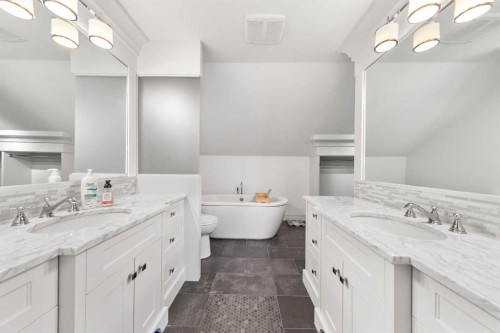10 Willow Park Green Se, Calgary, AB - Indoor Photo Showing Bathroom