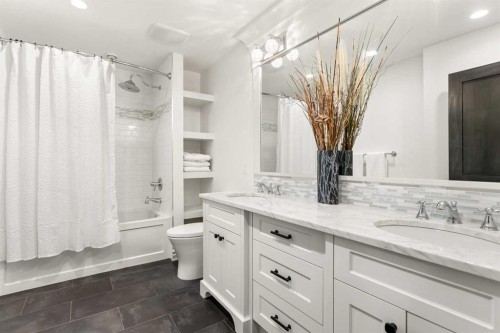 10 Willow Park Green Se, Calgary, AB - Indoor Photo Showing Bathroom