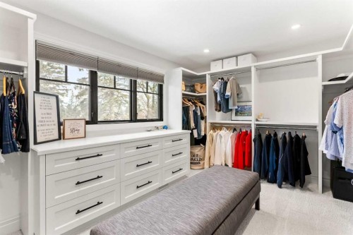 10 Willow Park Green Se, Calgary, AB - Indoor With Storage