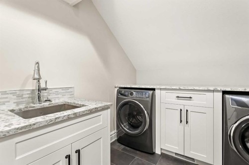 10 Willow Park Green Se, Calgary, AB - Indoor Photo Showing Laundry Room
