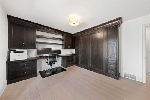 10 Willow Park Green Se, Calgary, AB - Indoor