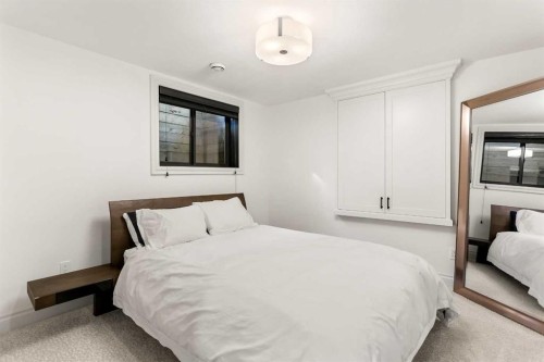 10 Willow Park Green Se, Calgary, AB - Indoor Photo Showing Bedroom