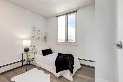 1114-4944 Dalton Drive Nw, Calgary, AB - Indoor Photo Showing Bedroom