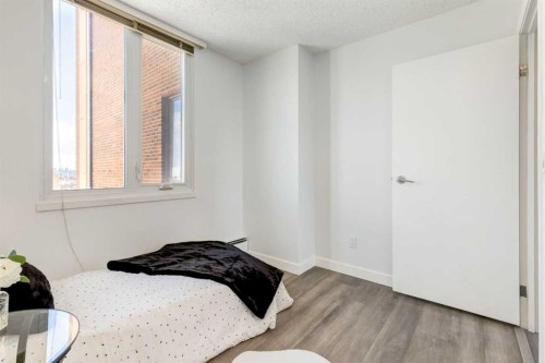 1114-4944 Dalton Drive Nw, Calgary, AB - Indoor Photo Showing Bedroom