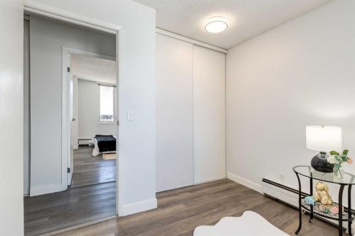 1114-4944 Dalton Drive Nw, Calgary, AB - Indoor Photo Showing Other Room