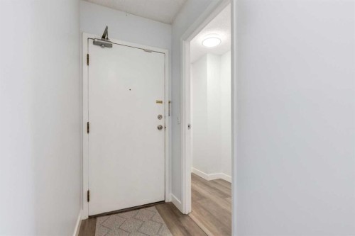 1114-4944 Dalton Drive Nw, Calgary, AB - Indoor Photo Showing Other Room