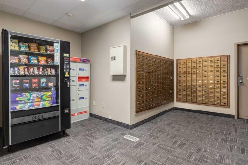 1114-4944 Dalton Drive Nw, Calgary, AB - Indoor Photo Showing Other Room