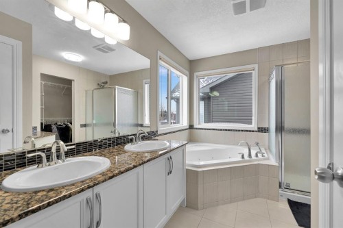 177 Cougar Ridge Close Sw, Calgary, AB - Indoor Photo Showing Bathroom