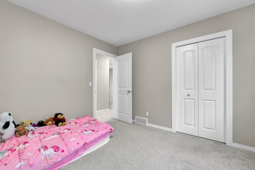 177 Cougar Ridge Close Sw, Calgary, AB - Indoor Photo Showing Bedroom
