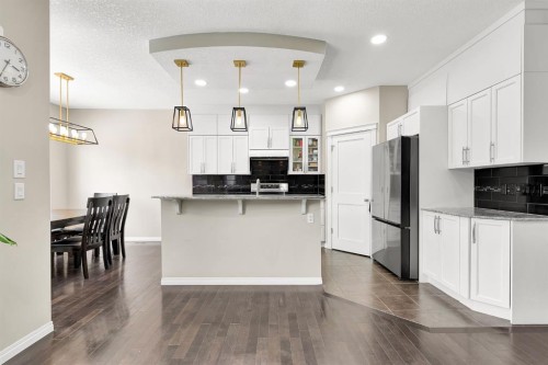 177 Cougar Ridge Close Sw, Calgary, AB - Indoor Photo Showing Kitchen