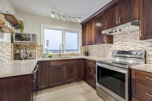 4803 Brockington Road Nw, Calgary, AB - Indoor Photo Showing Kitchen With Upgraded Kitchen