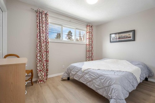 4803 Brockington Road Nw, Calgary, AB - Indoor Photo Showing Bedroom